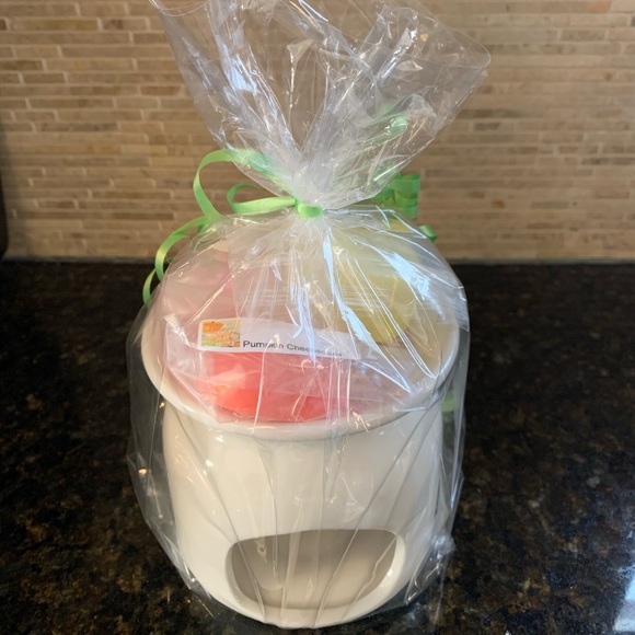 💰3 for $15💰 White ceramic tart melter w/ 3 tarts - Picture 2 of 7